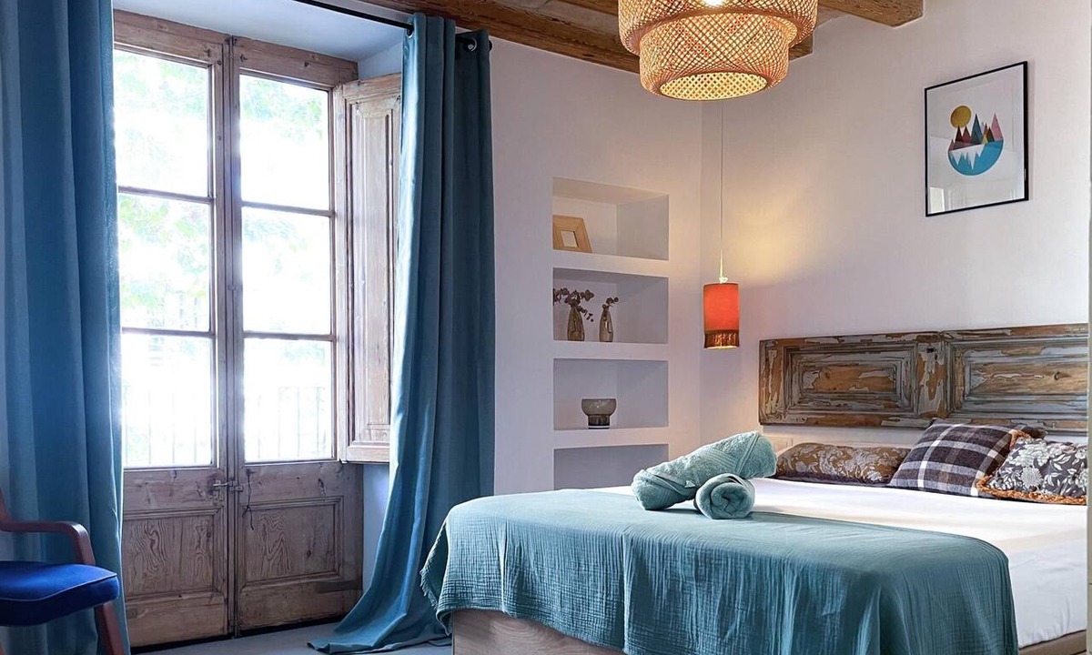 Vilanova I la Geltru Apartment | Exquisite 2-bedroom Apartment on Rambla by Hostem