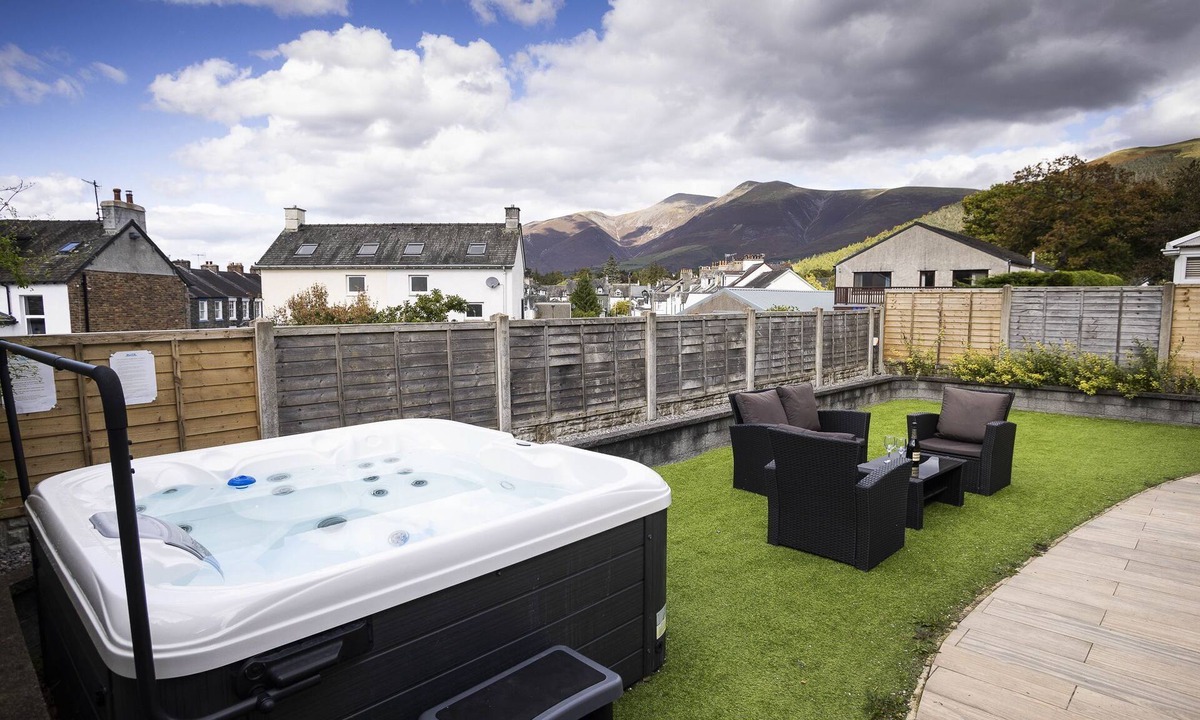 Keswick House | Fellside Hideaway - sleeps 6 guests in 3 bedrooms