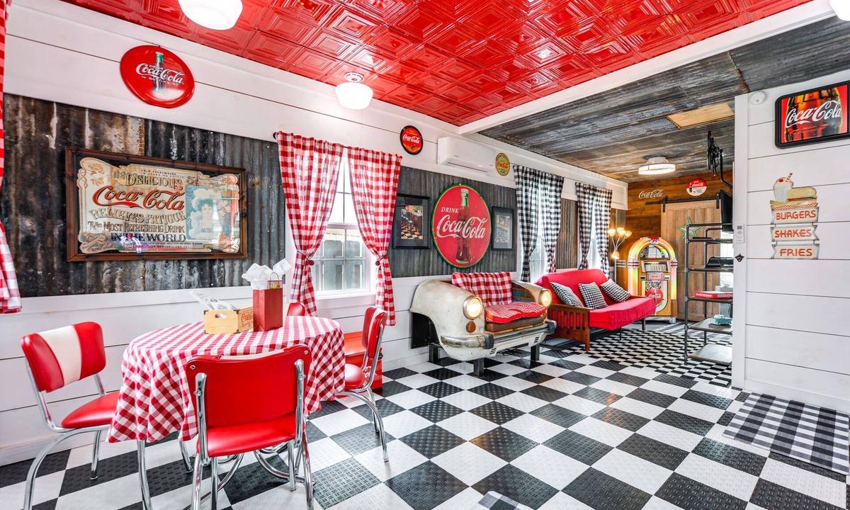 Llano House | Fifties Diner-Style Llano Home w/Shared Fire Pit