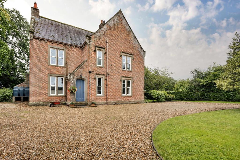 Carlisle House | Finest Retreats - Spinney Corner