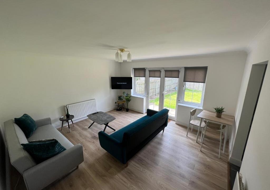 Whetstone Apartment | Flat 1 Hobart Lodge