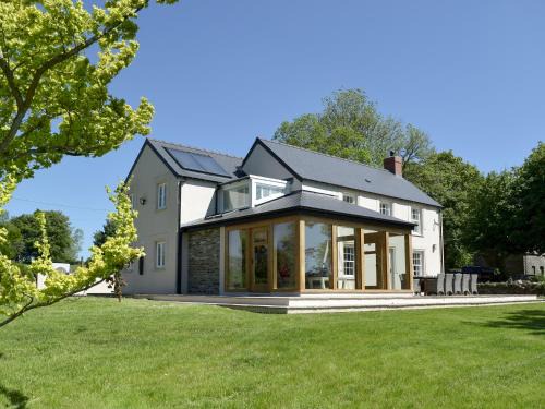 Eglwyswrw House | Fountain Hill