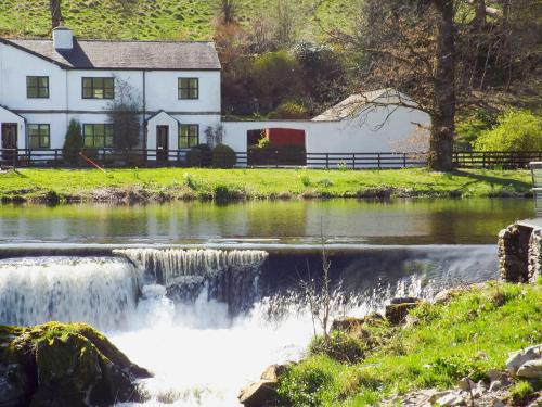 Kendal House | Four Seasons