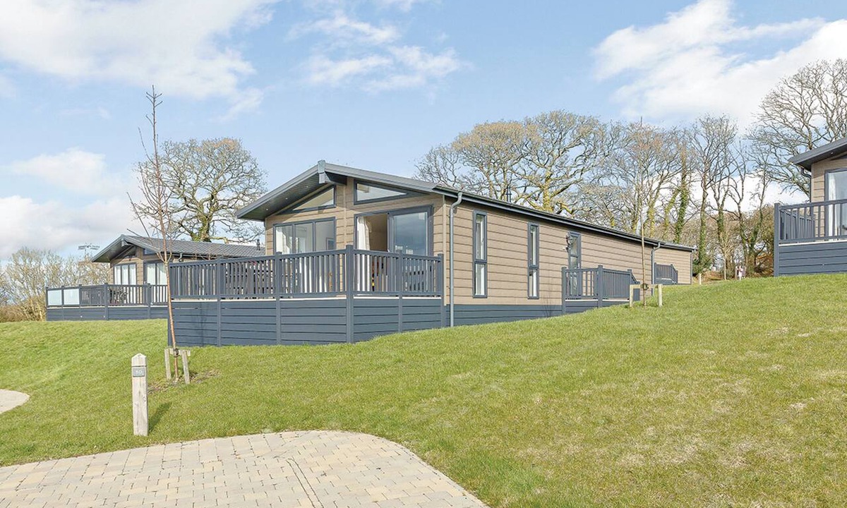 Axminster Ski Chalet | Fresh and contemporary styled lodge.