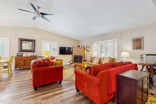 Ridgewood House | Fully updated home near the lake with full kitchen & free WiFi