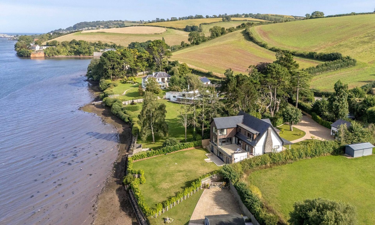 Combeinteignhead House | Gable View – Luxury Riverside Retreat with Panoramic Views & Cinema Room