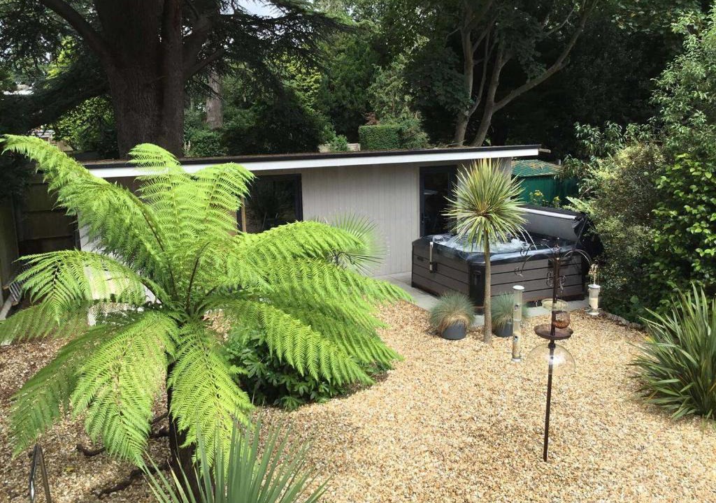 Netley Apartment | Garden Studio private garden and amazing hot-tub