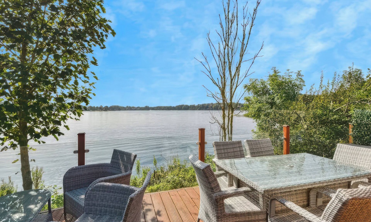 Tewitfield Cottage | GERRIDA LODGE, pet friendly, with pool in Tewitfield