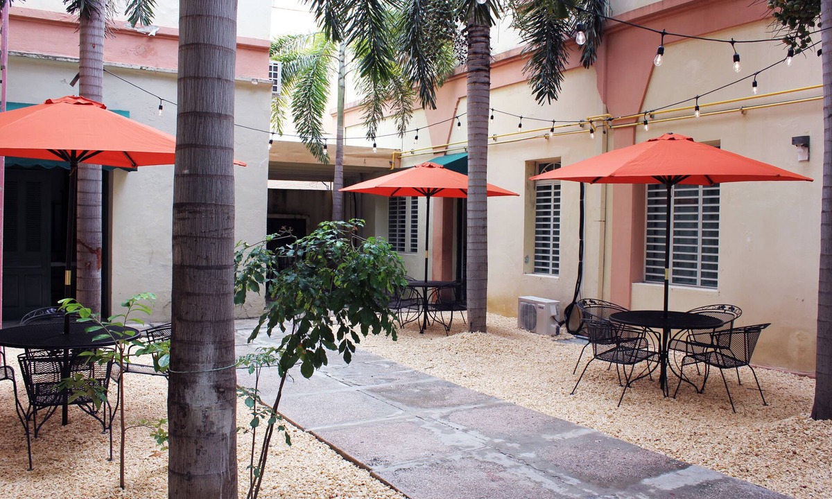 Ponce Centro Apartment | Gladiolas 1101