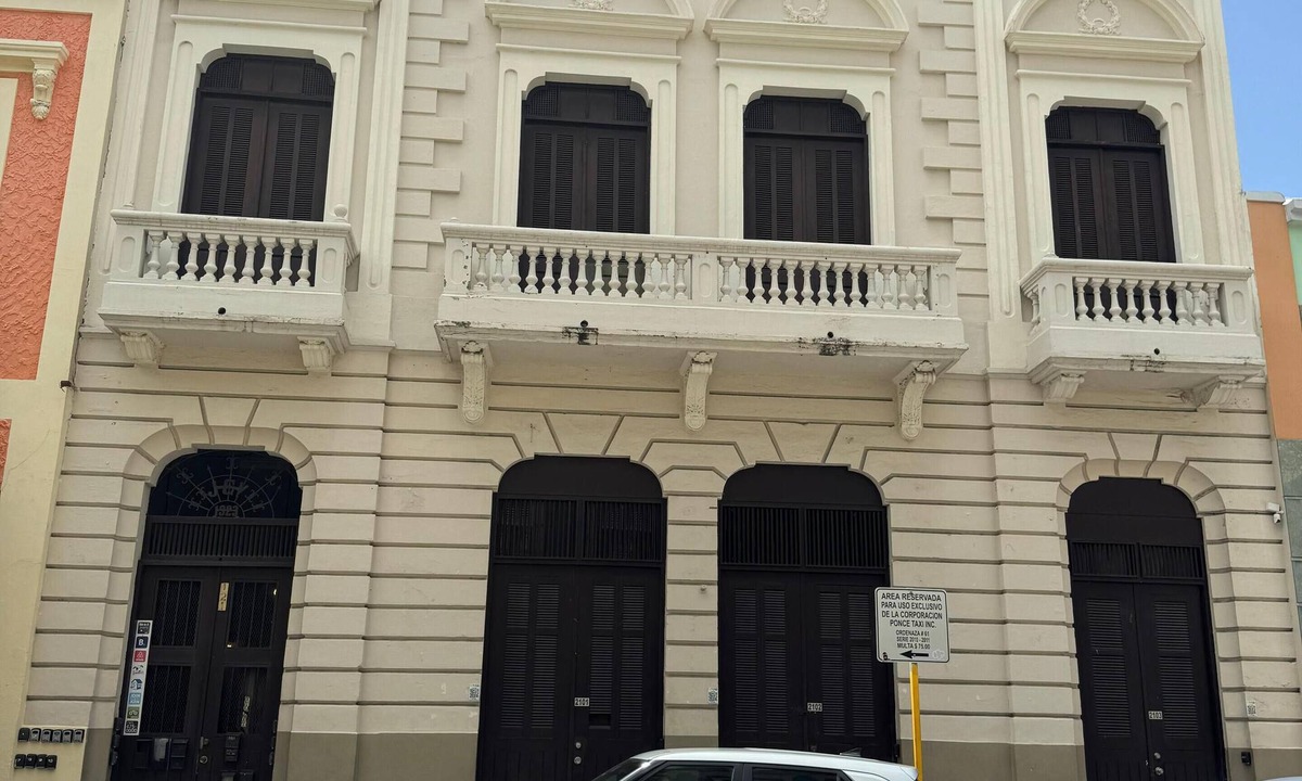 Ponce Centro Apartment | Gladiolas 2102