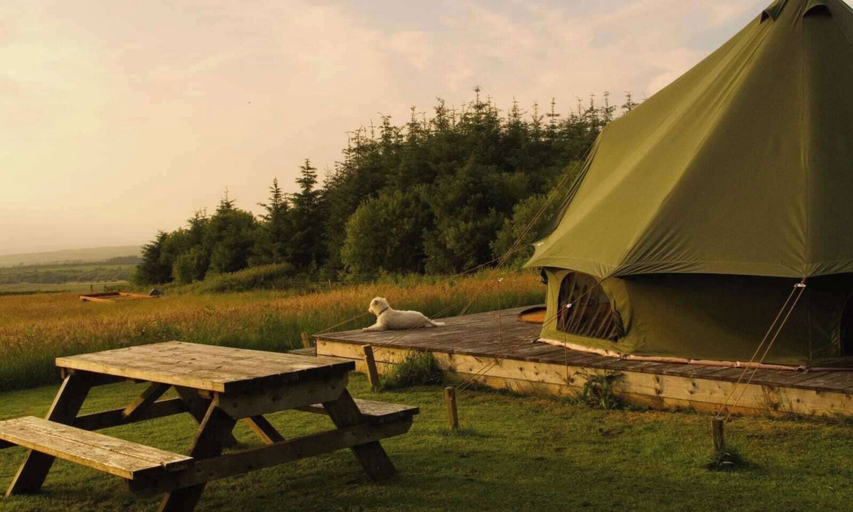 Bethania Cabin | Glamping Pod - Sleeps 2 - Pets - Parking - Wifi