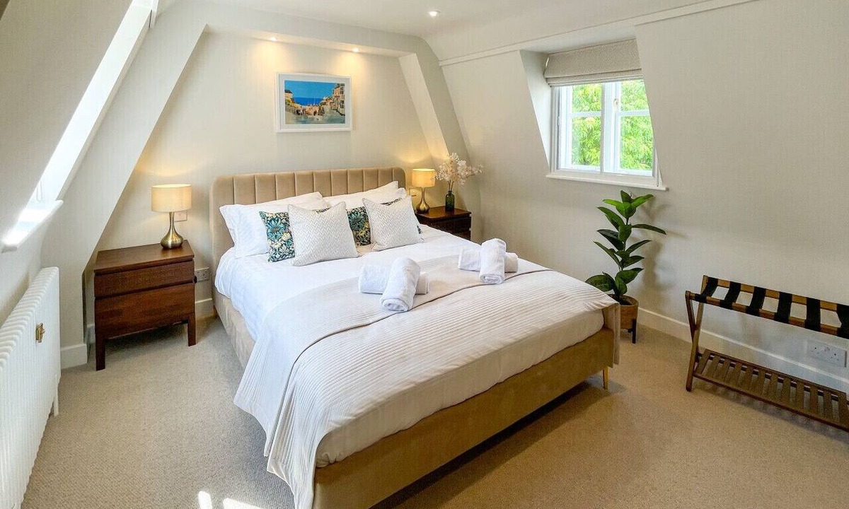 Cambridge Apartment | Great location! Large Modern Flat close to River
