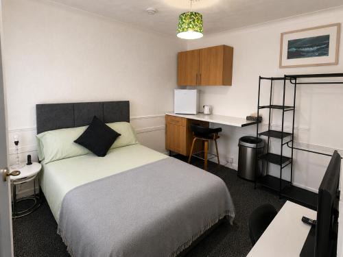 Treforest House | Great Value Rooms Close to Station