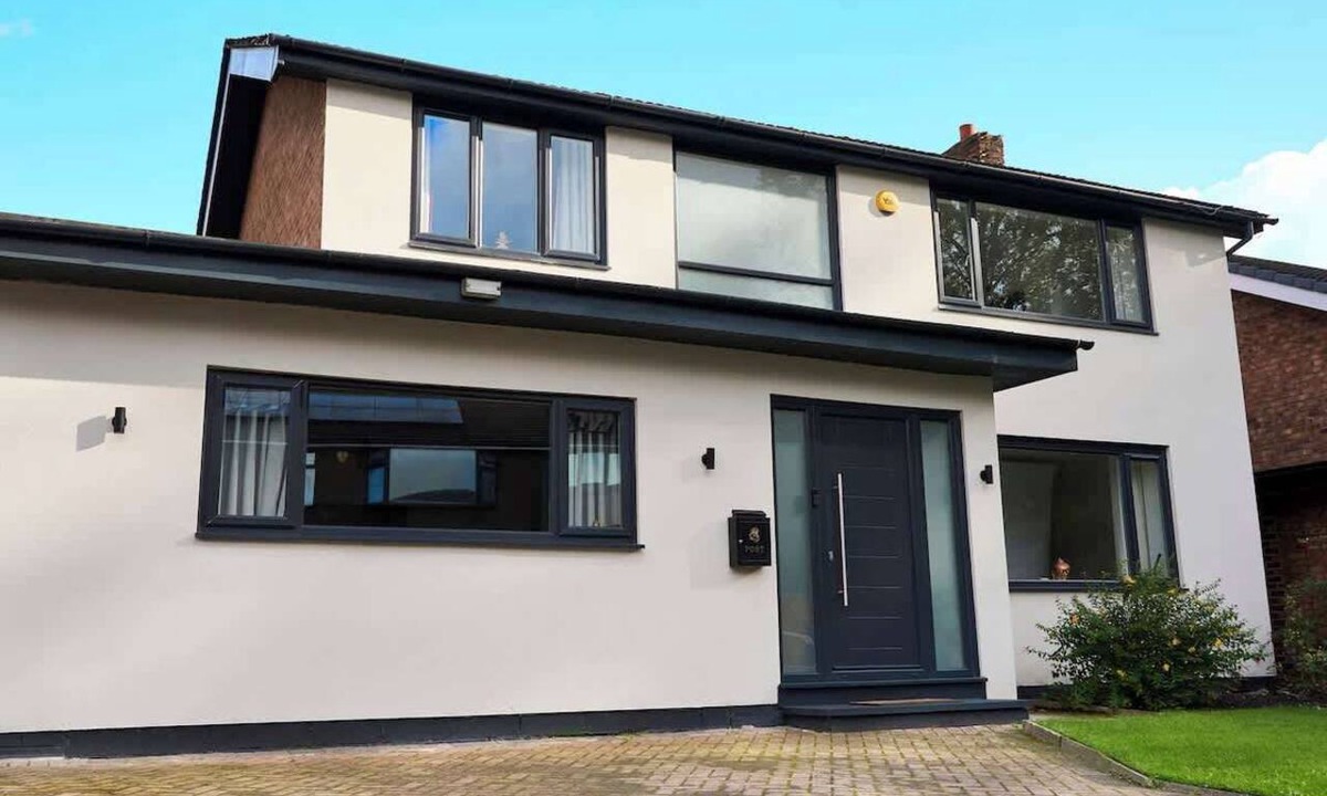 Manchester House | Group Escape - Hot Tub, Fire Pit & Event Space