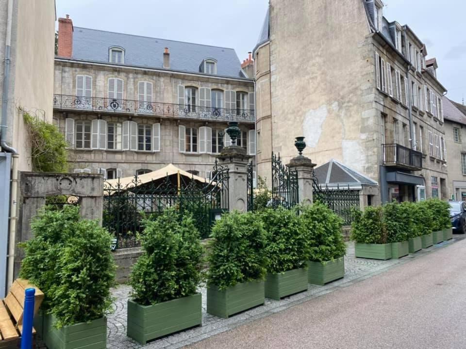 Aubusson House | Hôtel de Colbert