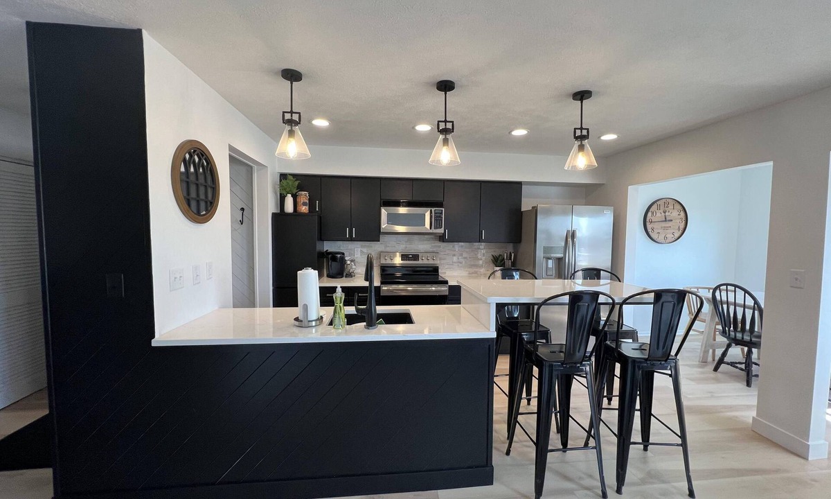 Huron Condo | Harborview on the water - sleeps 20!