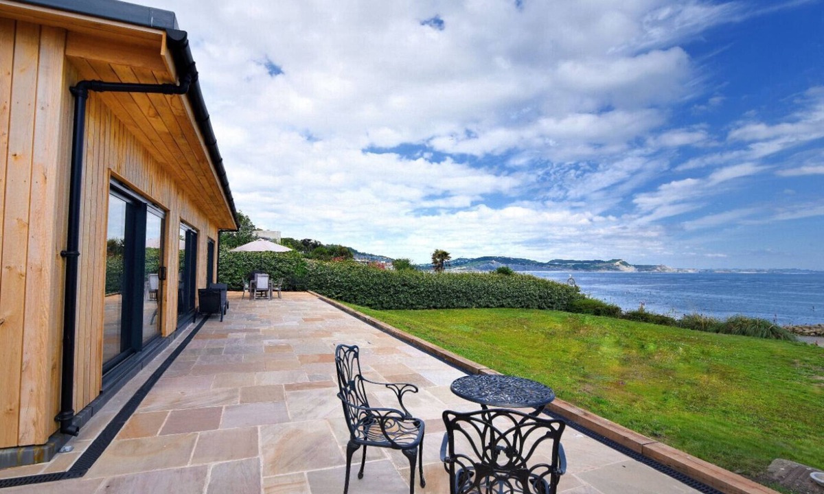 Lyme Regis Cottage | HARBOUR HEIGHTS COTTAGE, family friendly, with a garden in Lyme Regis