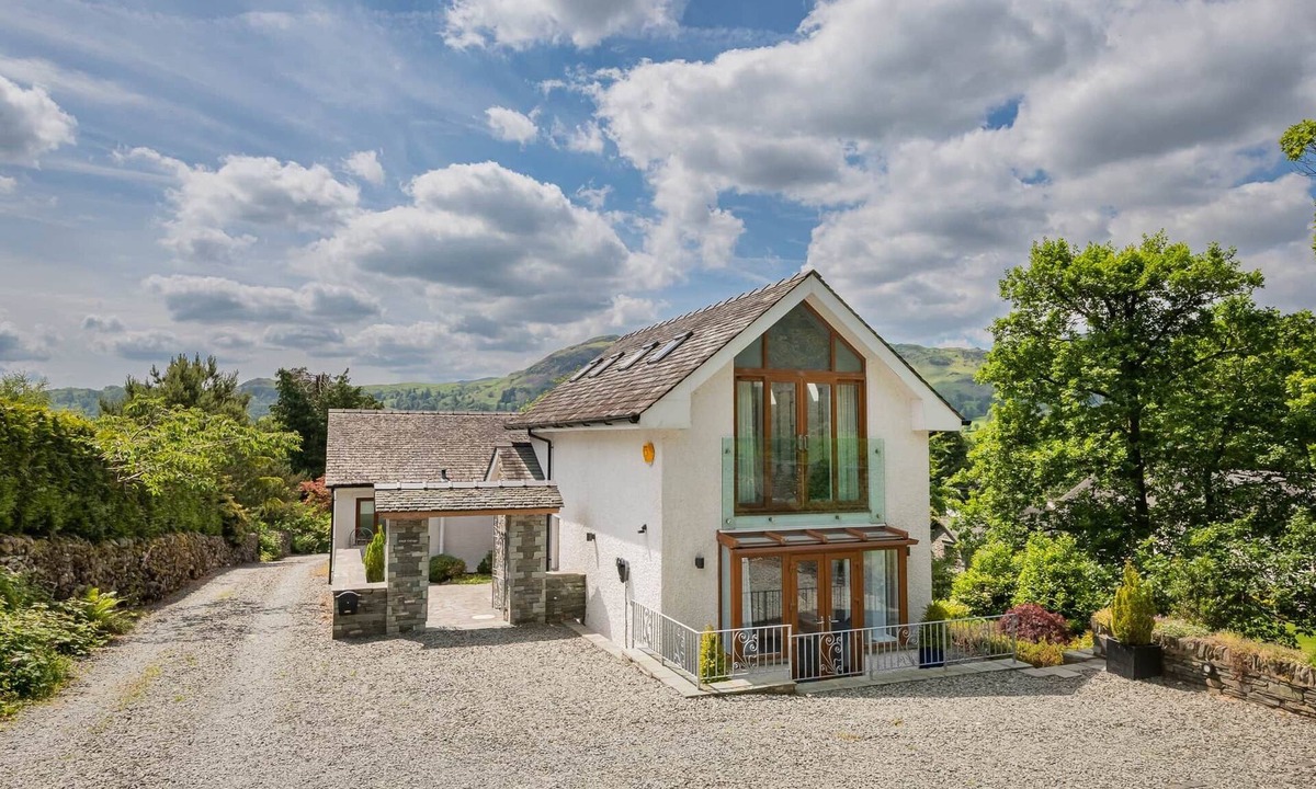 Grasmere House | Helm View - Grasmere, Sleeps 10 with Hot Tub!