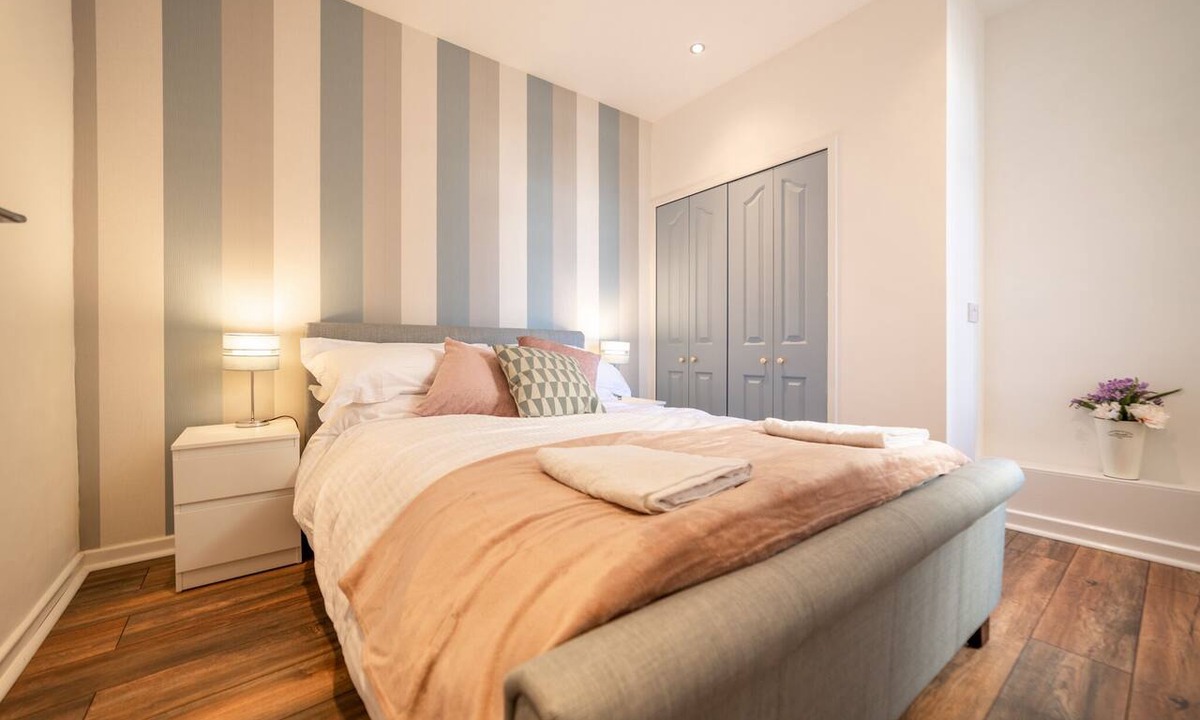 Thornton-Cleveleys Apartment | HIGHCLIFFE EMERALD SUITE - BEACHFRONT - SLEEPS 6