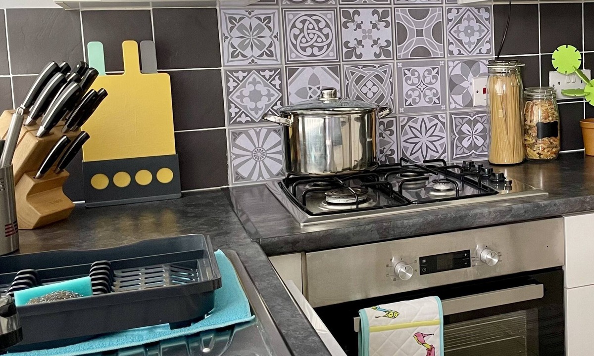 Caerphilly House | Home from home, 2min walk Caerphilly Castle, 25min drive to Principality stadium