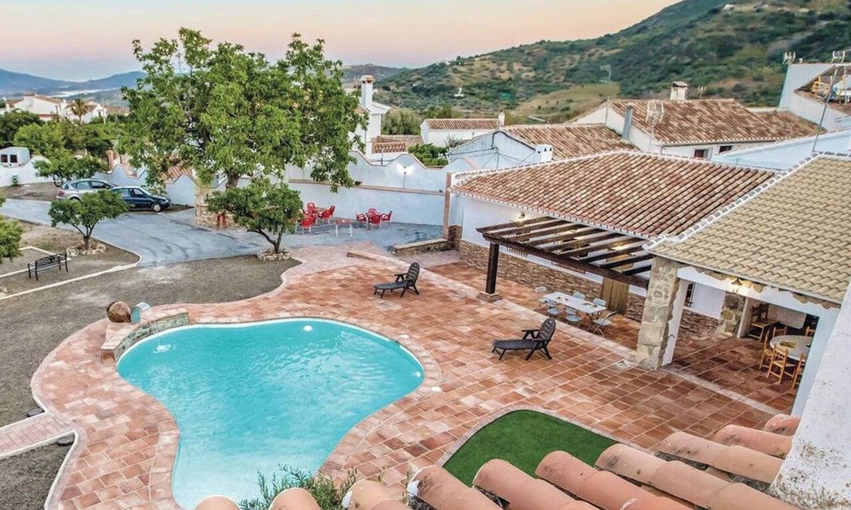 Mondron Villa | Homerez - Villa in Mondrón