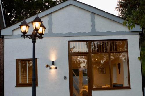 Kingswood House | Honey Bee Cottage Tiny House Welshpool