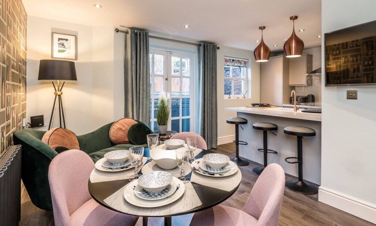 Hope Street House | Host & Stay | The Pilgrim Coach House