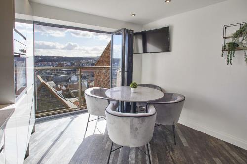 Whitby Apartment | Host & Stay - The View, Hudsons Yard House
