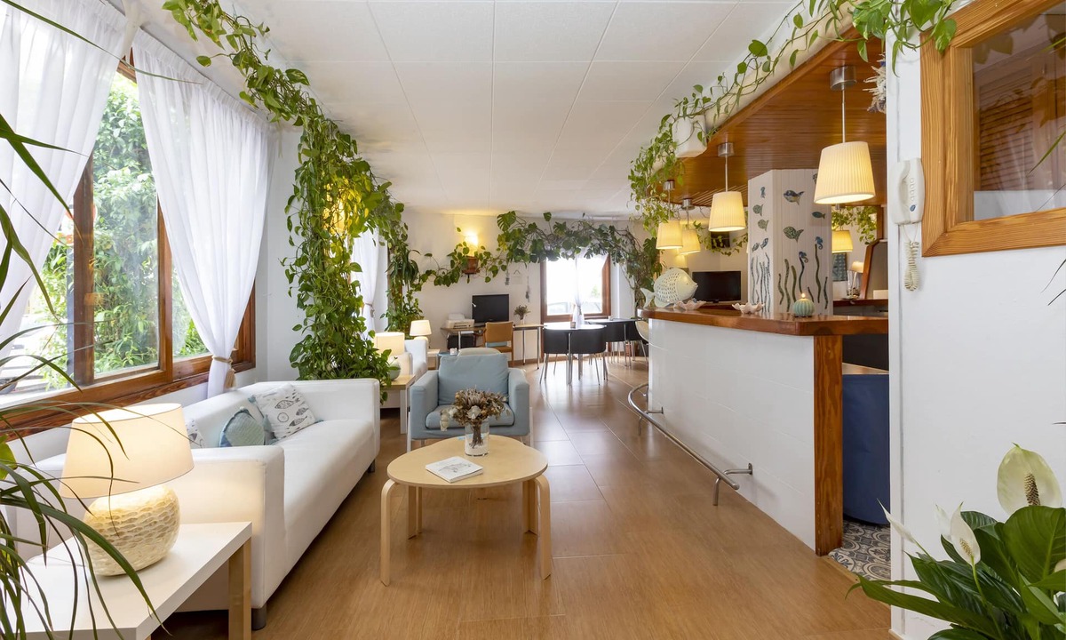 Sant Antoni de Portmany Hostel | Hostal Manolita