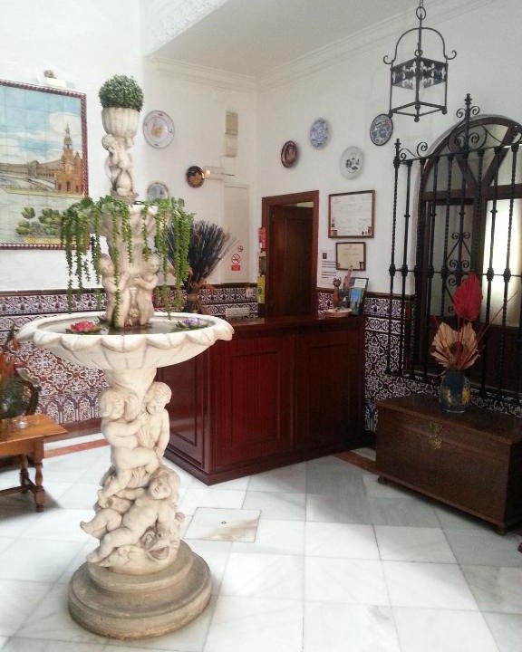 Encarnacion-Regina House | Hostal Trajano