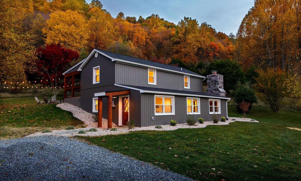 Elkton Cottage | Hot Tub*Borders National Park*Near Massanutten Resort*42 Acres*Private
