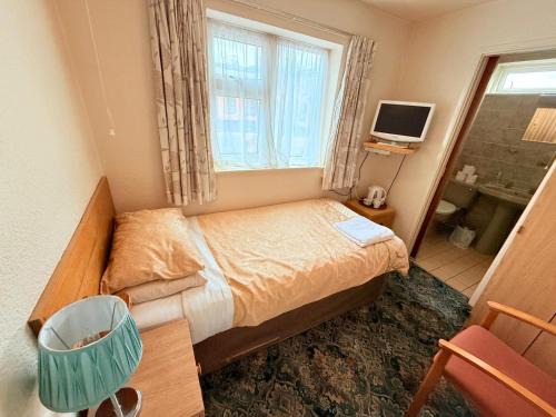Beeston House | Hylands Hotel Single Ensuite Room with Free Parking