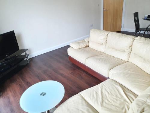 Cambridge Apartment | King size bedroom in a 2 bedroom flat