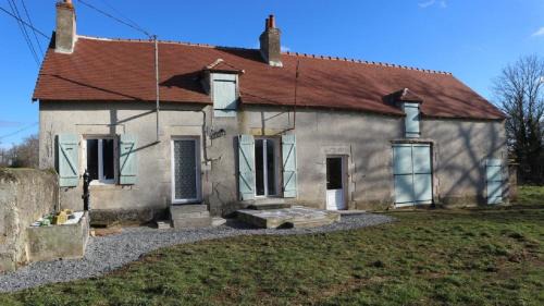 Brigueil-le-Chantre Apartment | La Maison Arc-en-ciel