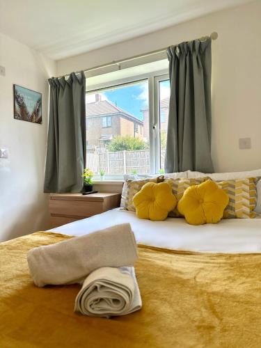 Derby House | Langdale House - Group Stays Contractors & Families Long or Short Stay - 5 Rooms 7 Beds 3 bathrooms Kitchen, FREE Wi-Fi & Parking