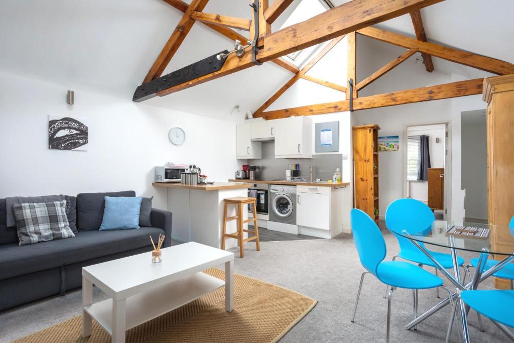 Cheltenham Apartment | Lansdown Crescent Lane