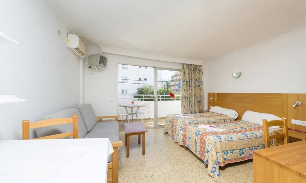 Ibiza Town Hotel | LeibTour code: VICEGRELI-STD/♫Close to Ushuaia/Hi - ☀Pool + Close to the beach
