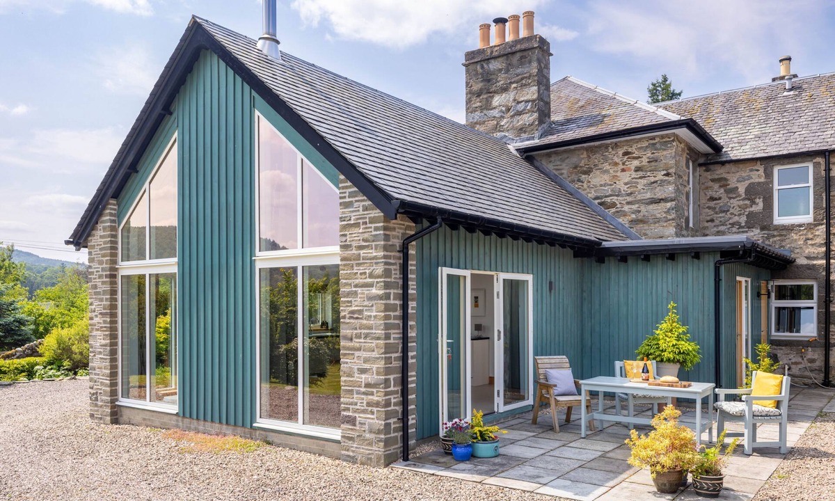 Strathtay Cottage | Little Pitnacree - sleeps 2 guests in 1 bedroom