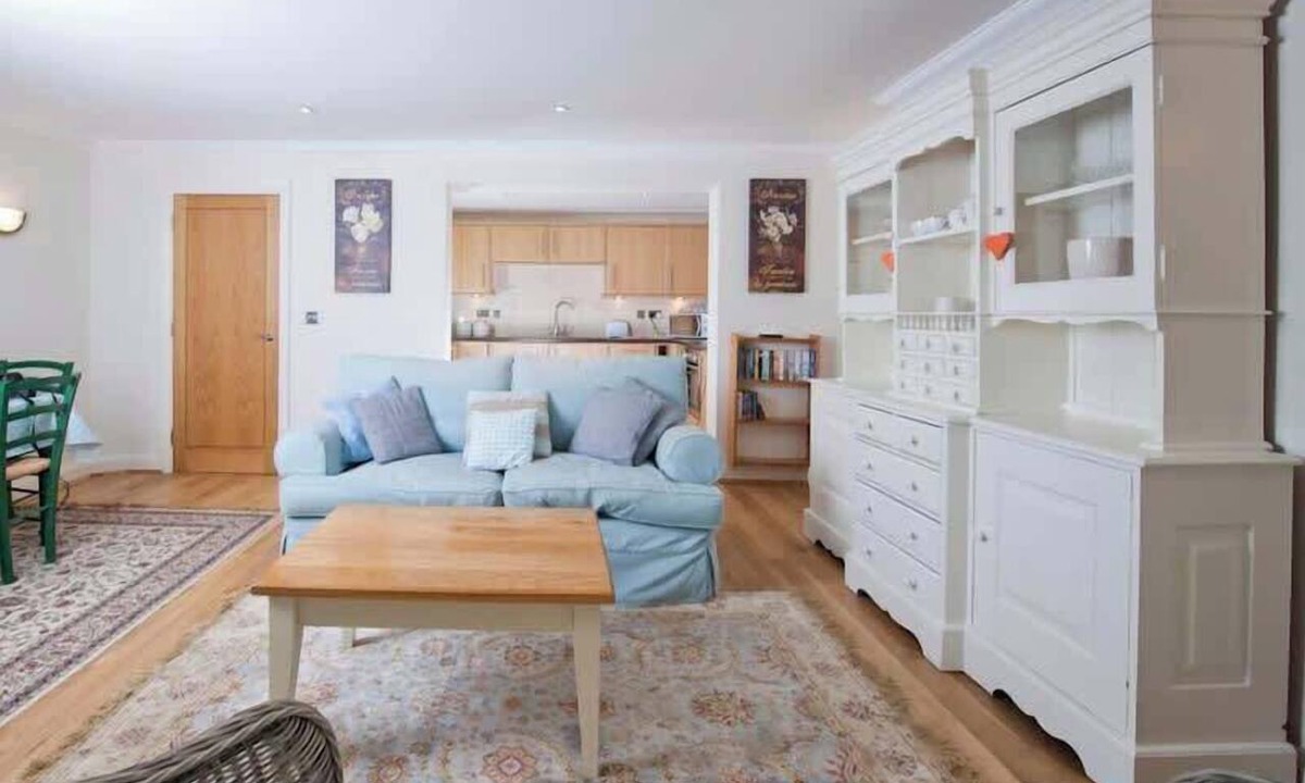 Ramsgate Apartment | Little Ships- Cosy retreat with harbour views