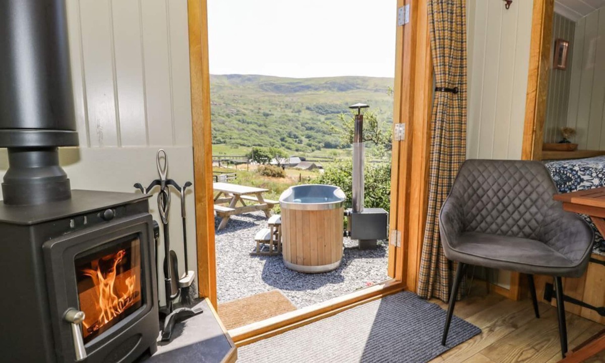 Llanbedr House | Llethr - Shepherds Hut, Llanbedr