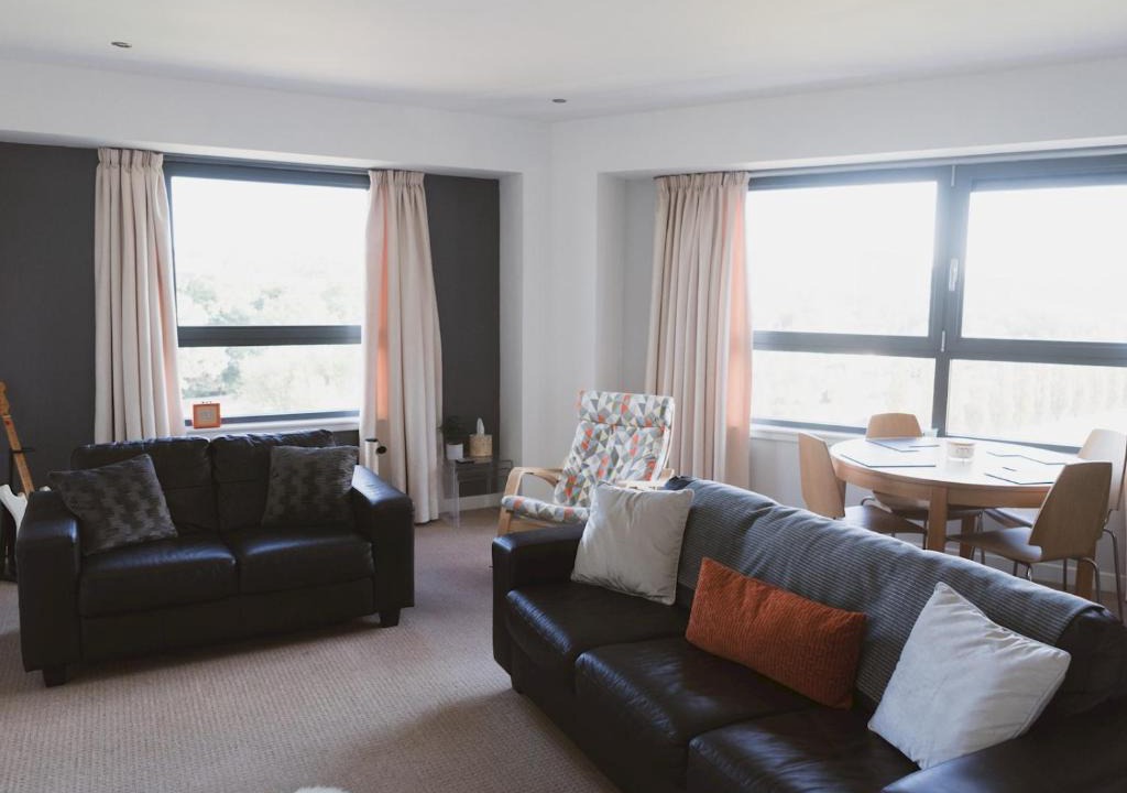 Partick Apartment | Lovely 2-Bed Flat Glasgow Harbour FREE parking - Pass the Keys