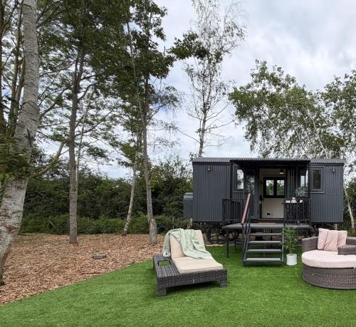 Ardens Grafton Apartment | Lux Hut Nestled between The Cotswolds & Stratford