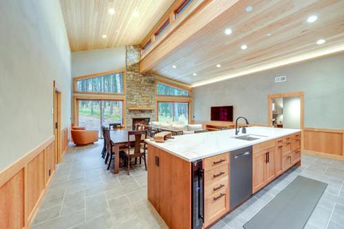 Mazama House | Luxe Valley Home with Sauna and Hot Tub Near Mazama