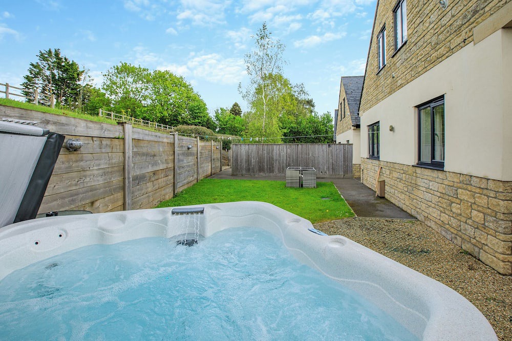 Middlezoy Cottage | Luxuriously modern and spacious two storey cottage.