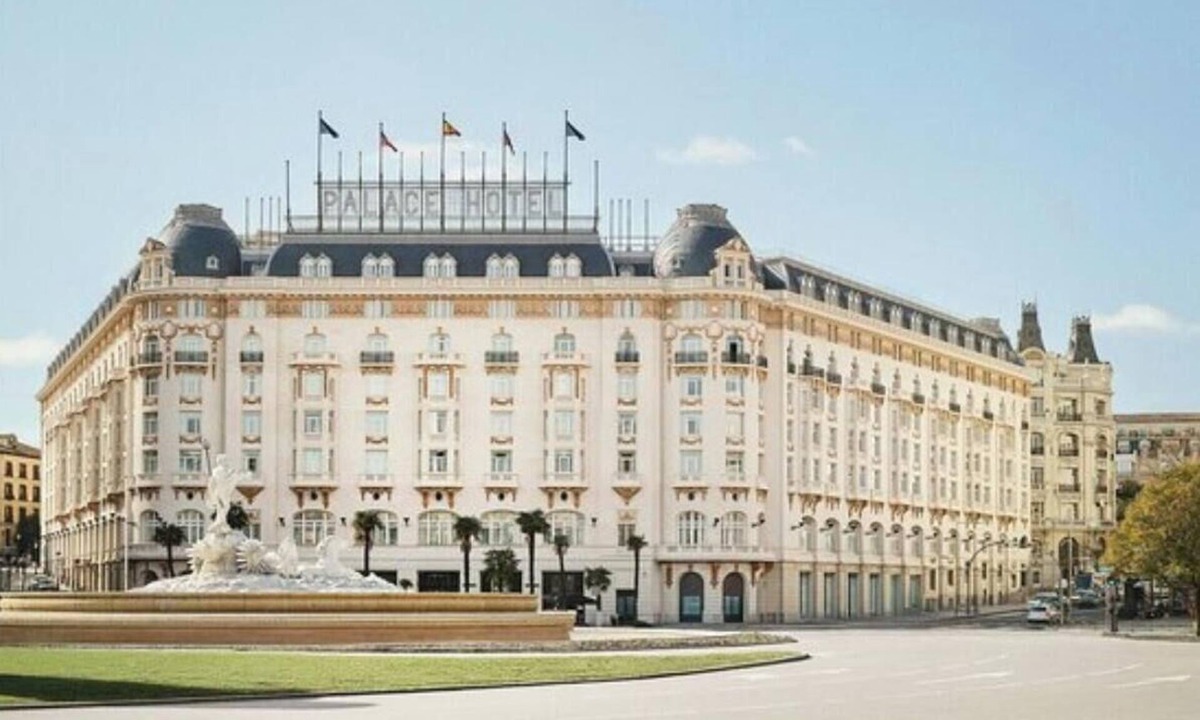 Centro Apartment | Luxury 4-Bedroom Cibeles Exclusive Apartment in the Heart of Madrid