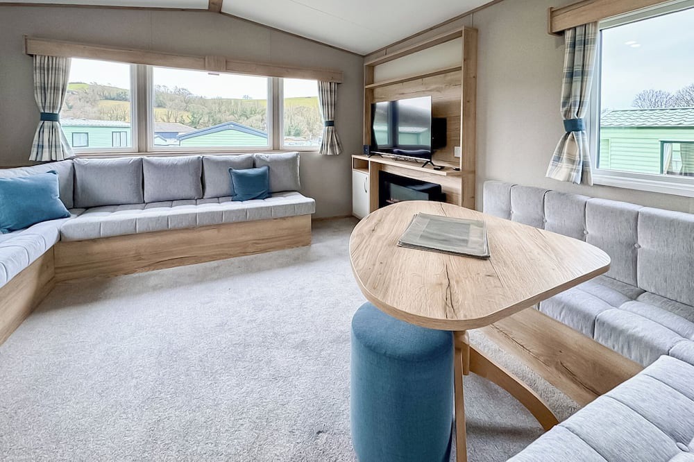 Llanrhystud House | Luxury caravan with one double and one twin room.