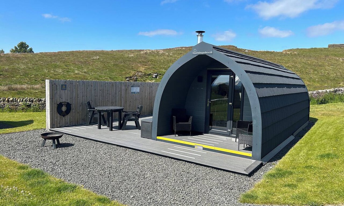 Haltwhistle Cottage | Luxury Castle Pod with Hot Tub