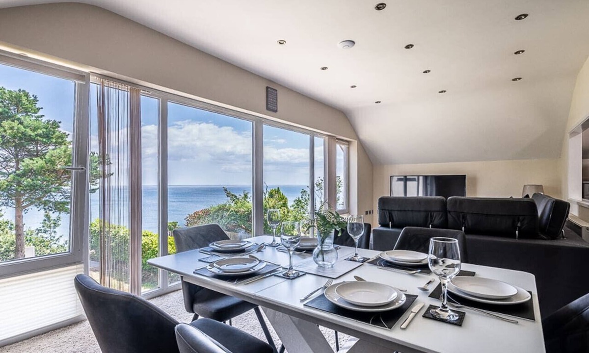 Dawlish Apartment | Luxury Quiet Apt Sleeps 6|Coastal Views & Sea View