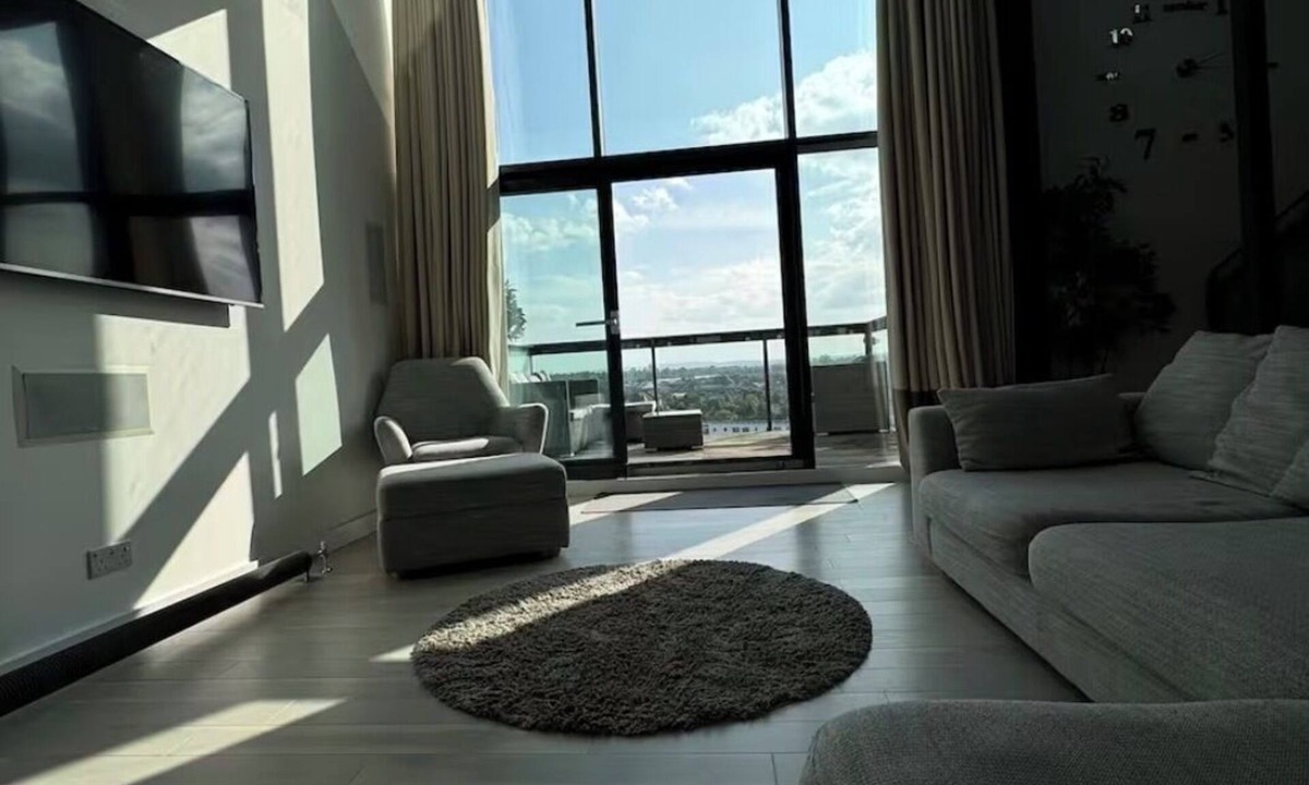 Glasgow Westend Apartment | Luxury Riverside Penthouse Apartment minutes walk from SEC and OVO Hydro