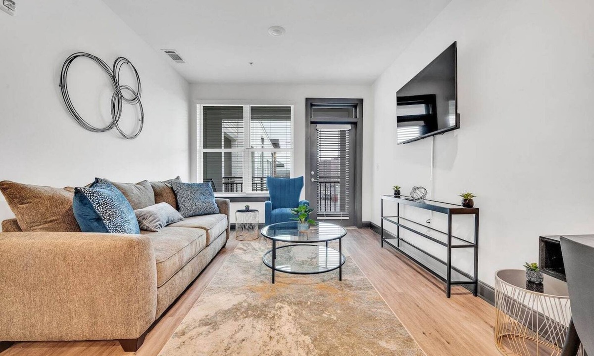 Downtown Apartment | Mins➞Downtown/Med District★ Fully Stocked★24hr Gym★2Bds★2TVs